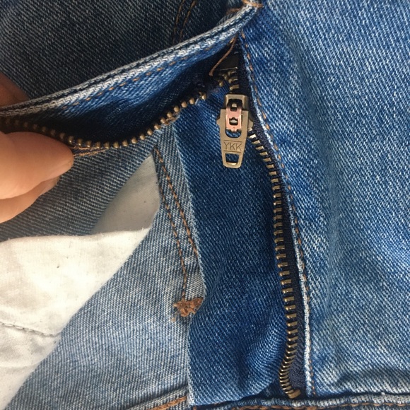 BDG Mom High Rise Jeans **Needs Repair** - Picture 3 of 4